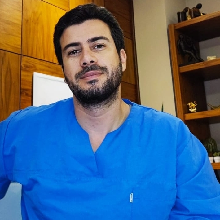 الدكتور يوسف الصافي أخصائي أمراض العظـام و المفـاصـل