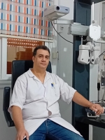 الدكتور عبد الغني بو الديس أخصائي طب العيون