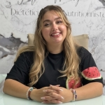 الآنسة فاطمة محجوب أخصائية التغذية العلاجية