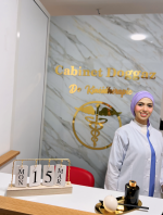السيدة يقين دقاز الجزيري أخصائية علاج طبيعي و تقويم الاعضاء